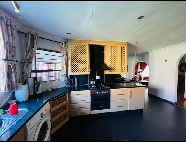 4 BEDROOM HOUSE FOR SALE IN THE REEDS